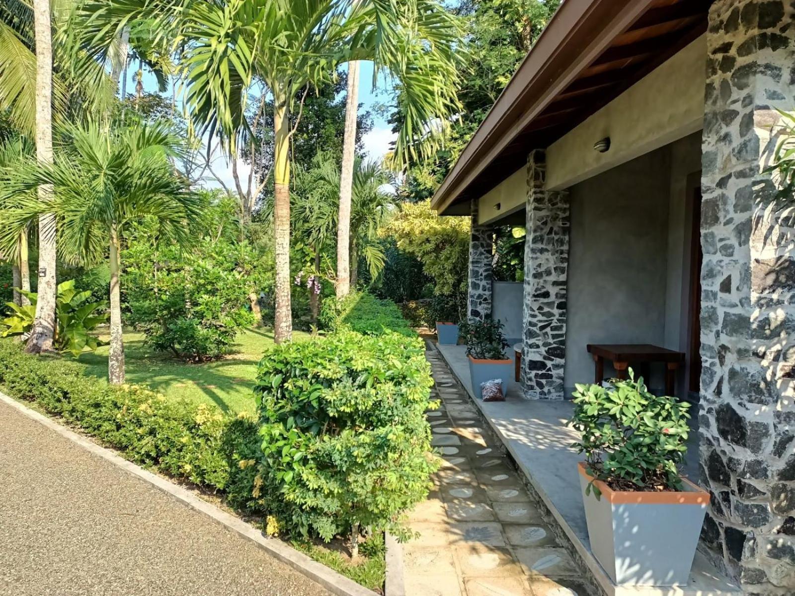 Avalon Village Resort Induruwa Esterno foto