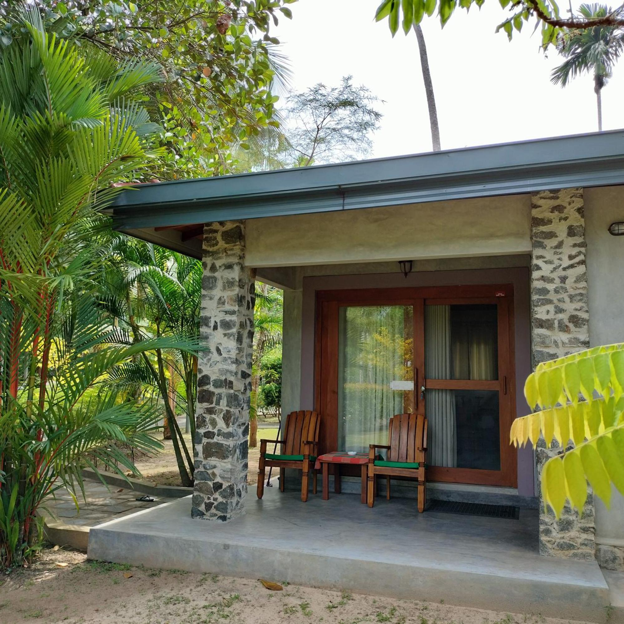 Avalon Village Resort Induruwa Esterno foto