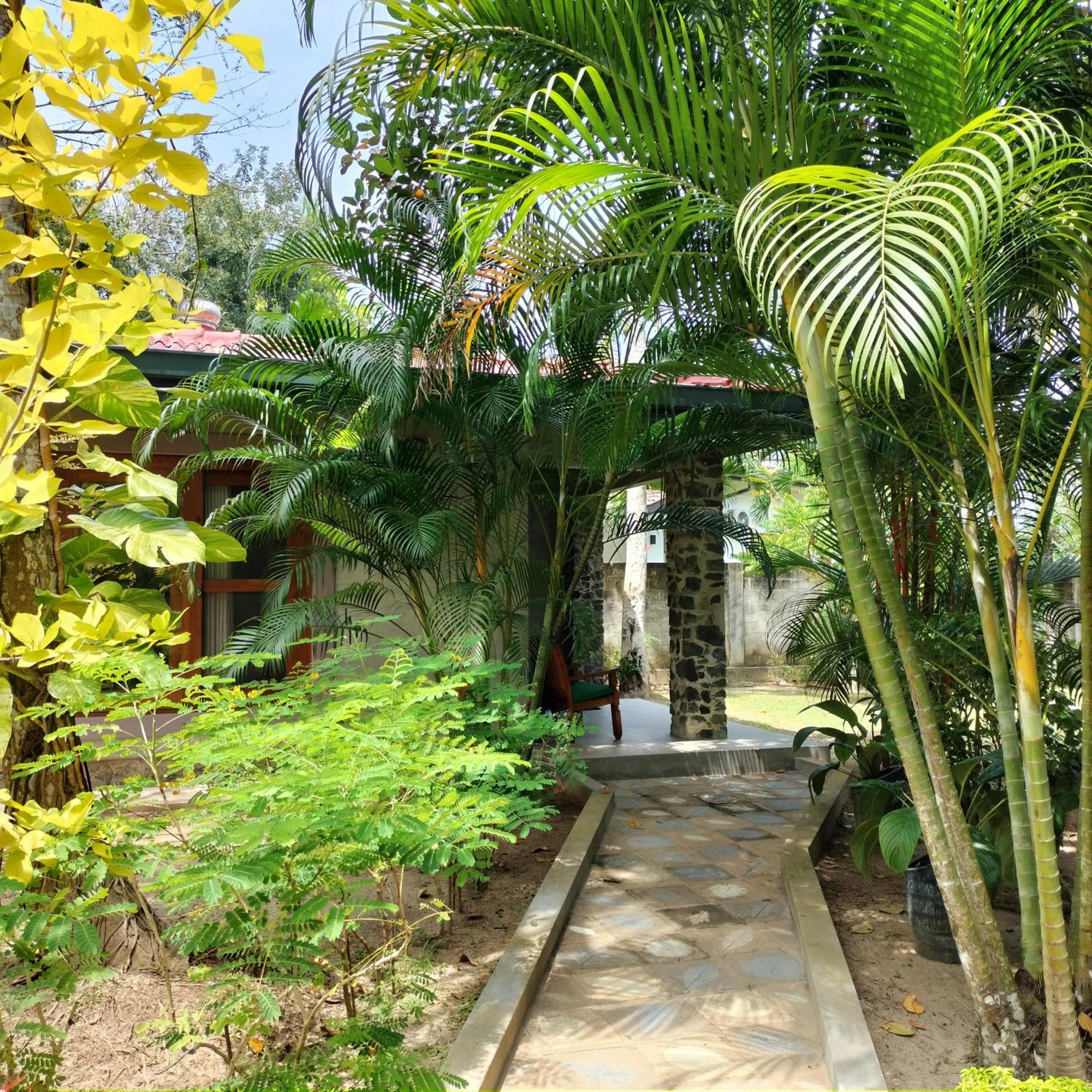 Avalon Village Resort Induruwa Esterno foto