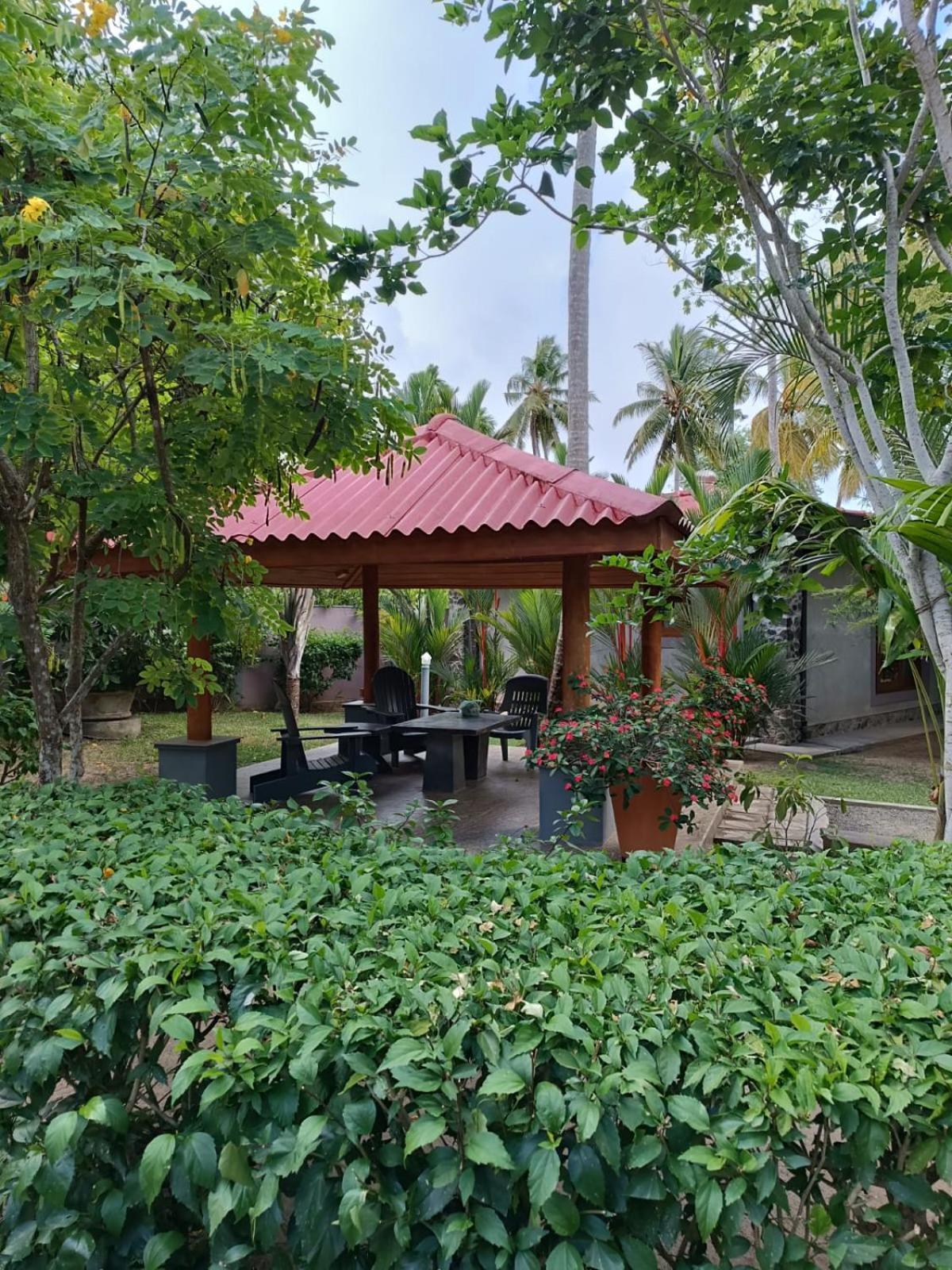Avalon Village Resort Induruwa Esterno foto